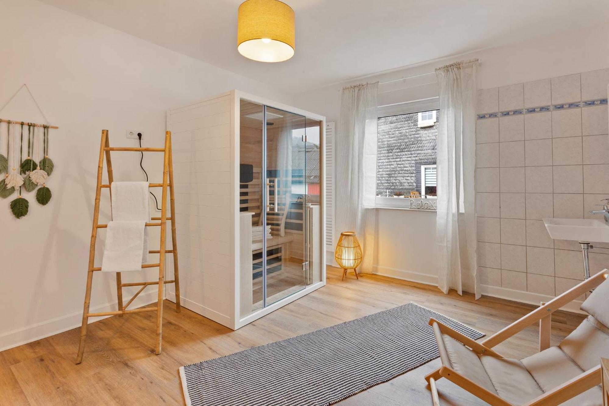 Gipfelstuermer Winterberg-Niedersfeld Mit Infrarotsauna, Yoga, Netflix, Wlan Exterior photo